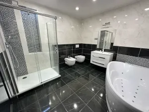Prodej bytu 4+1, Karlovy Vary, Vřídelní, 160 m2