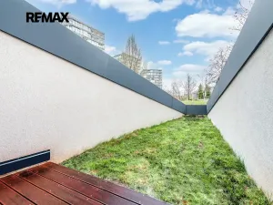 Pronájem bytu 1+kk, Praha - Žižkov, Ke kapslovně, 53 m2
