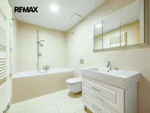 Pronájem bytu 1+kk, Praha - Žižkov, Ke kapslovně, 53 m2