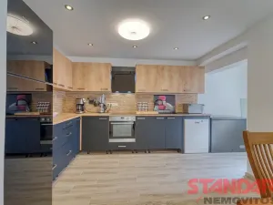 Prodej komerční nemovitosti, Chrášťany, Plzeňská, 207 m2