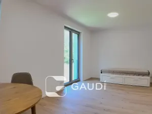 Pronájem bytu 1+kk, Praha - Hrdlořezy, Mezitraťová, 37 m2