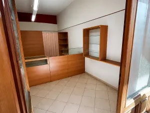 Pronájem obchodního prostoru, Chrudim, Resselovo náměstí, 16 m2