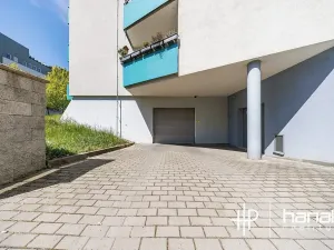 Pronájem garážového stání, Olomouc, gen. Píky, 13 m2