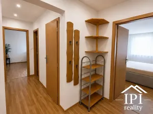 Pronájem bytu 2+1, Praha - Kobylisy, Střekovská, 63 m2