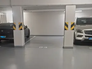 Pronájem garážového stání, Praha - Strašnice, Gutova, 18 m2