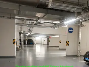 Pronájem garážového stání, Praha - Strašnice, Gutova, 18 m2
