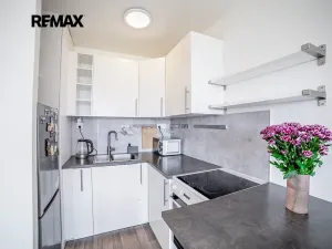 Prodej bytu 1+kk, Praha - Háje, Bajkonurská, 27 m2