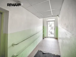 Prodej bytu 1+kk, Praha - Háje, Bajkonurská, 27 m2