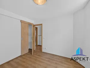 Pronájem bytu 2+kk, Praha - Holešovice, Tovární, 64 m2