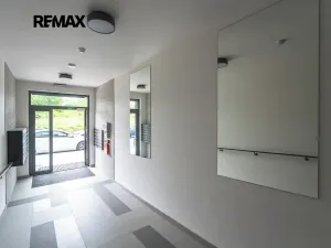 Pronájem bytu 2+kk, Praha - Hlubočepy, Divíškové, 3578 m2