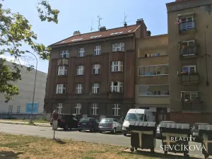 Pronájem atypického bytu, Hradec Králové, Smetanovo nábřeží, 65 m2