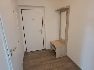 Pronájem bytu 1+kk, Praha - Hloubětín, Za černým mostem, 42 m2