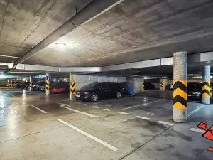 Pronájem garážového stání, Praha - Troja, Hnězdenská, 15 m2