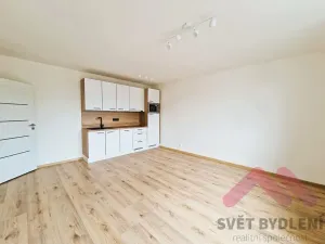 Pronájem bytu 2+kk, Praha - Kyje, Jamská, 42 m2