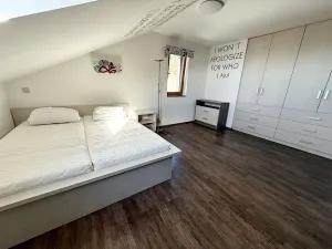 Pronájem bytu 3+1, Kostomlaty pod Milešovkou, Husova, 130 m2