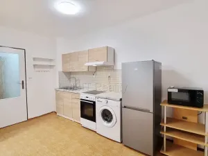Pronájem bytu 1+kk, Praha - Hloubětín, Šestajovická, 30 m2