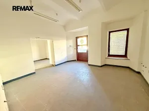 Pronájem obchodního prostoru, Chrudim, Resselovo náměstí, 72 m2