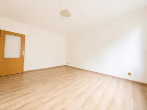 Pronájem bytu 2+1, Karlovy Vary, Plešivecká, 52 m2