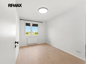 Pronájem bytu 2+kk, Praha - Strašnice, Strančická, 48 m2