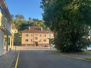Pronájem garážového stání, Luhačovice, 13 m2