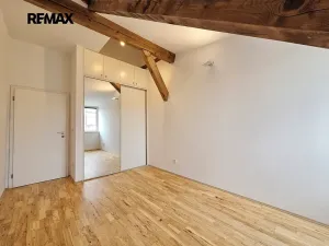Prodej atypického bytu, Praha - Vršovice, Čeljabinská, 110 m2