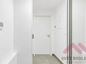 Pronájem bytu 1+kk, Praha - Modřany, Komořanská, 37 m2