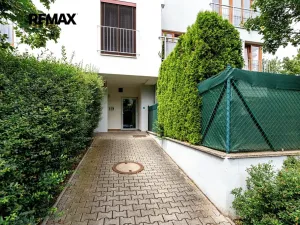 Pronájem bytu 3+kk, Zbuzany, Lomená, 72 m2