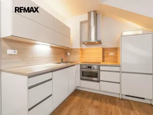 Pronájem bytu 1+kk, Praha - Dejvice, Velvarská, 44 m2