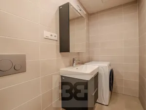 Pronájem bytu 1+kk, Praha - Vysočany, Střídavá, 36 m2