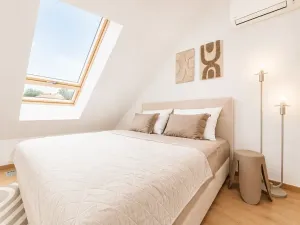 Prodej ubytování, Praha - Smíchov, Bieblova, 57 m2