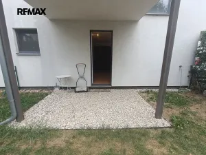 Pronájem bytu 1+kk, Lety, Karlštejnská, 39 m2
