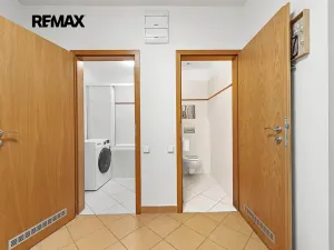Prodej bytu 2+kk, Praha - Holešovice, Osadní, 54 m2