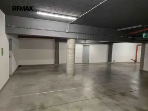 Pronájem garážového stání, Kolín, Antonína Dvořáka, 15 m2