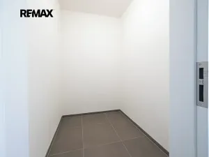 Pronájem bytu 3+kk, Praha - Modřany, Kolmanova, 77 m2