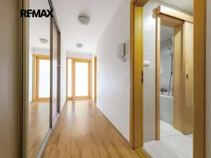 Pronájem bytu 2+kk, Praha - Žižkov, Ke kapslovně, 70 m2