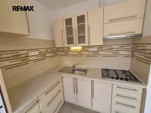 Pronájem bytu 1+1, Rosice, Komenského náměstí, 31 m2