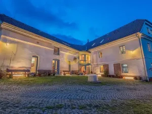 Prodej rodinného domu, Uzeničky, 590 m2