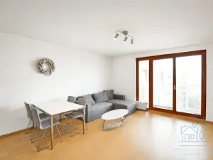 Pronájem bytu 2+kk, Praha - Holešovice, V háji, 56 m2