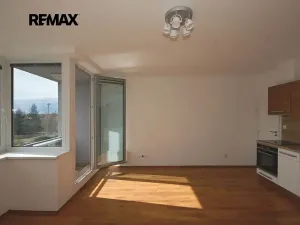 Pronájem bytu 1+kk, Velký Osek, U hřiště, 33 m2