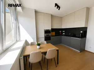 Pronájem bytu 3+kk, Kladno, Jaroslava Holečka, 71 m2
