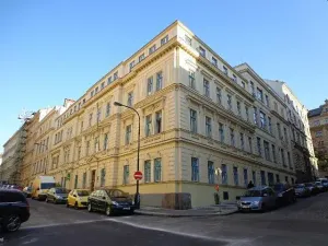 Pronájem garážového stání, Praha - Nové Město, Hálkova, 3 m2