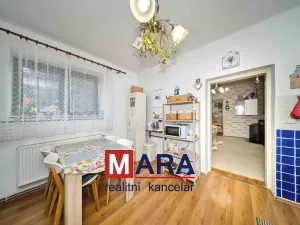 Prodej rodinného domu, Charváty, 140 m2