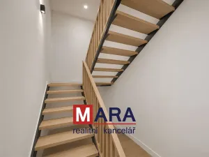Prodej rodinného domu, Charváty, 140 m2