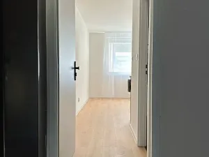Pronájem bytu 1+1, Karlovy Vary, Úvalská, 36 m2