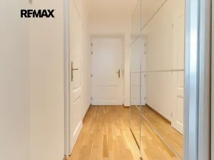 Pronájem bytu 1+kk, Praha - Smíchov, Zborovská, 35 m2