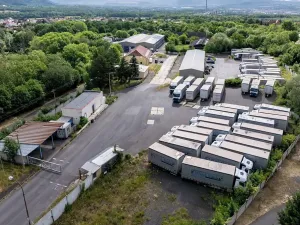 Prodej výrobních prostor, Dubí, Horská, 3047 m2
