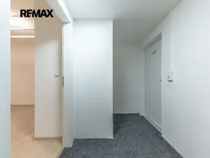 Prodej kanceláře, Praha - Střížkov, Děčínská, 45 m2