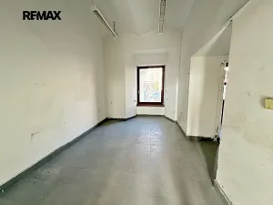 Pronájem obchodního prostoru, Chrudim, Resselovo náměstí, 72 m2