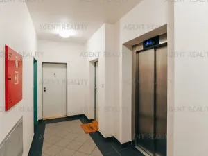 Pronájem bytu 2+kk, Praha - Břevnov, Slavníkova, 57 m2