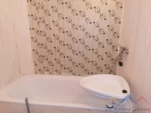 Pronájem bytu 2+1, Bruntál, tř. Obr. míru, 60 m2